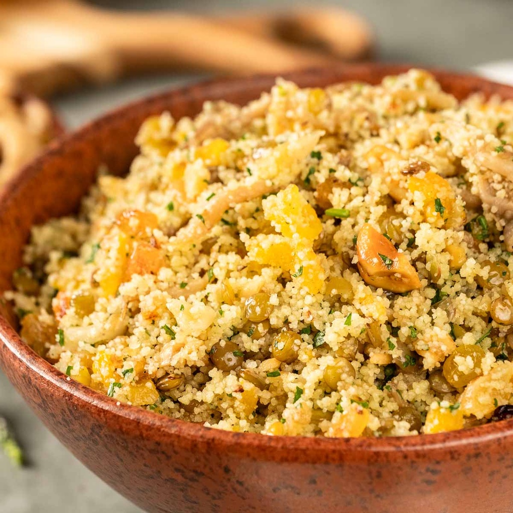 Couscous de cogumelos, lentilha, damasco e castanhas