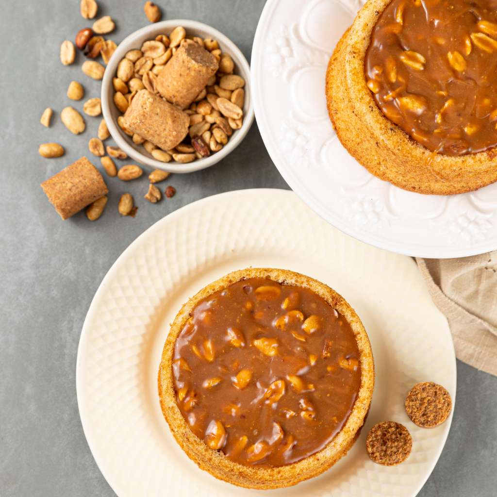 Bolo de Paçoca com Caramelo e Amendoim