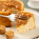 Bolo de Paçoca com Caramelo e Amendoim