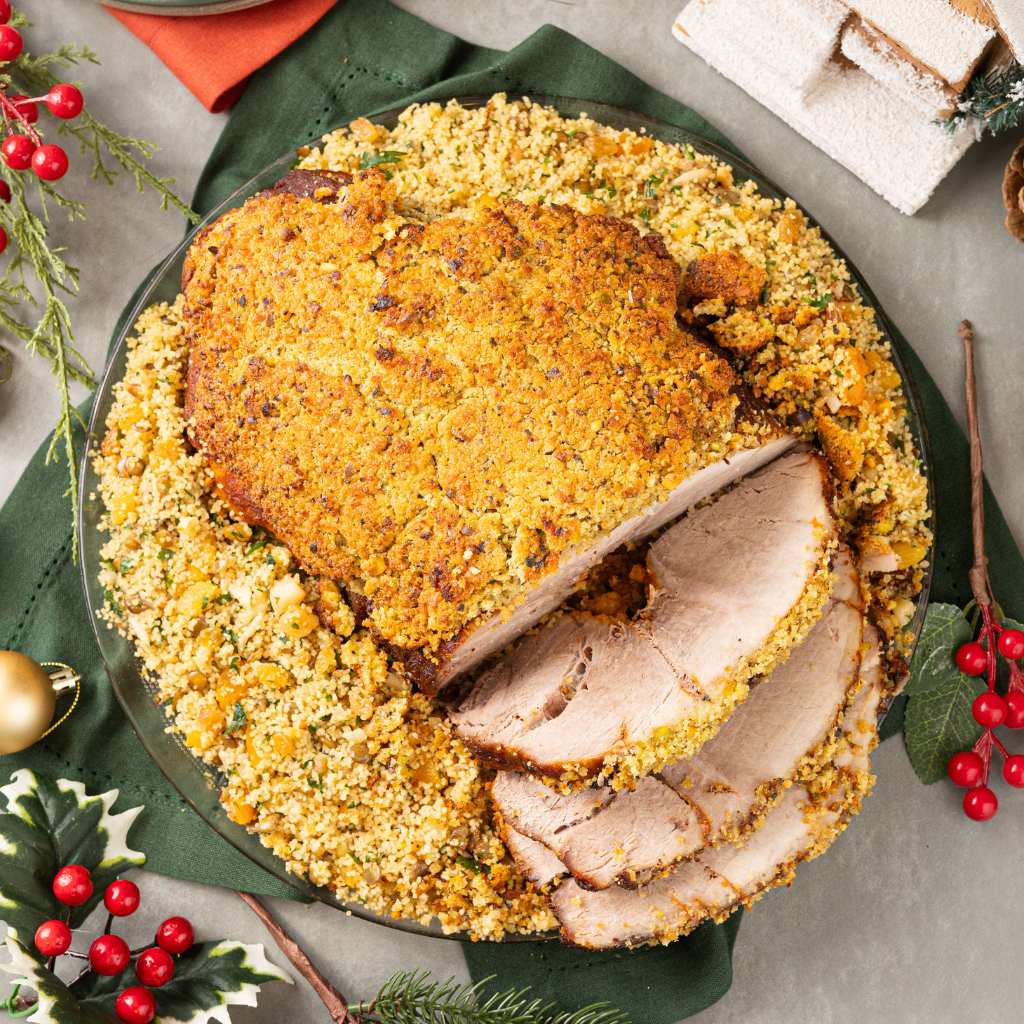 Pernil em Crosta de Pistache com Couscous, legumes e cogumelos