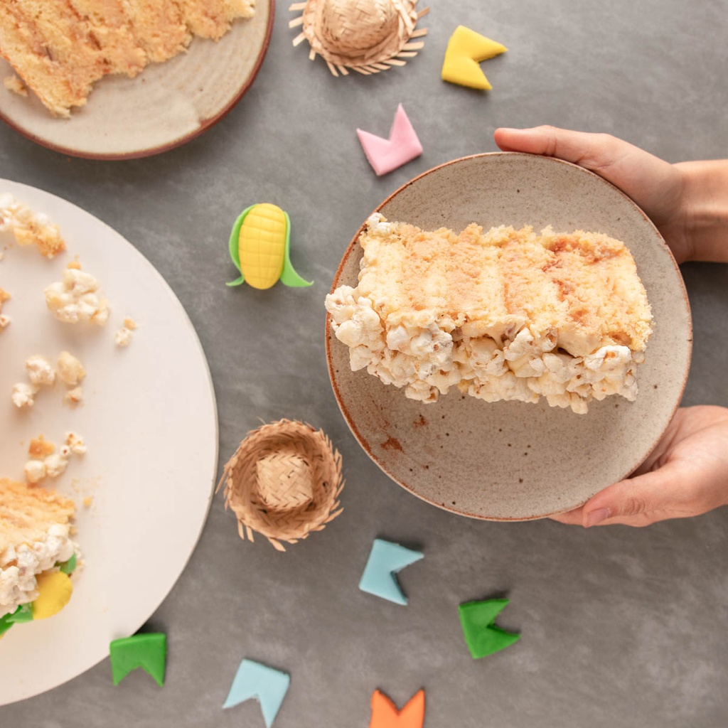 Torta Mêsversário Pipocas Juninas