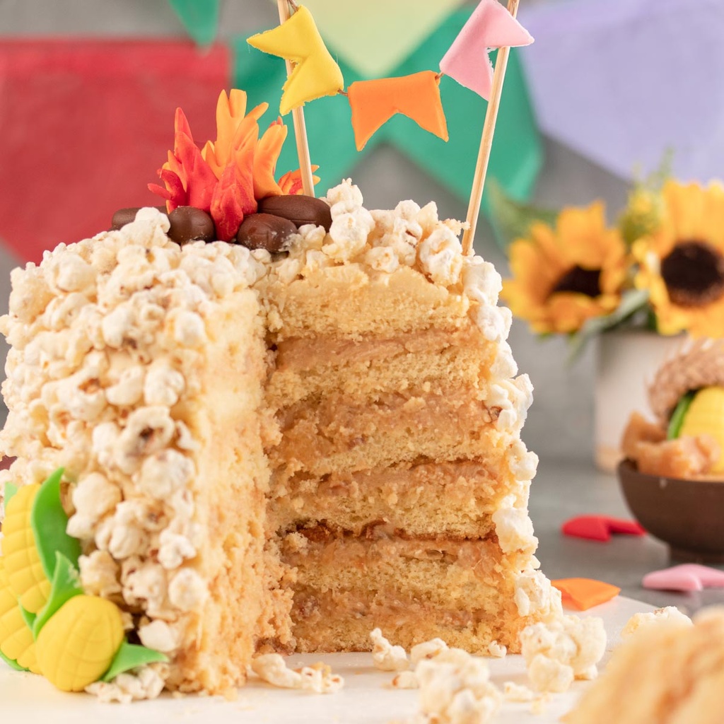 Torta Mêsversário Pipocas Juninas