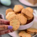 Caixa Biscoito Amanteigado de Cenourinha com Recheio de Brigadeiro