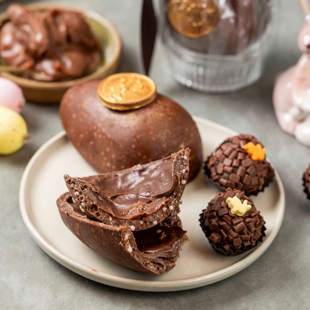Ovo ao leite crocante com recheio de brigadeiro