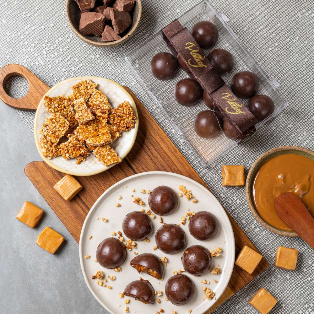 Caixa Mini Trufas de Chocolate Meio Amargo com Caramelo e Praliné