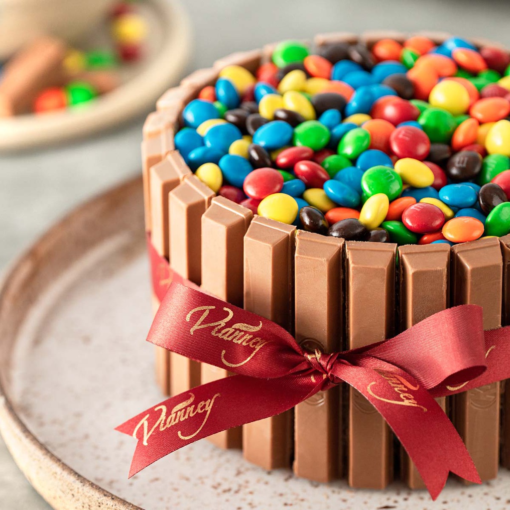 Torta de Kit Kat com M&amp;M