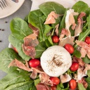 Salada de Rúcula com Tomatinhos Italianos, Presunto Parma e Burrata