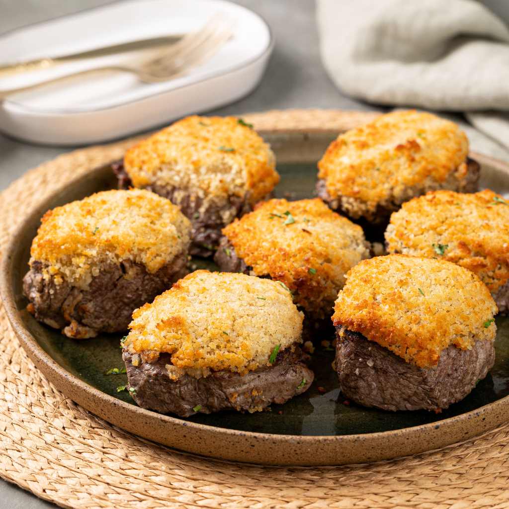 Tournedor de Filé em crosta de Parmesão ao Molho Parrillero