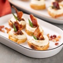 Canapé de Creme de Parmesão e Geléia de Bacon