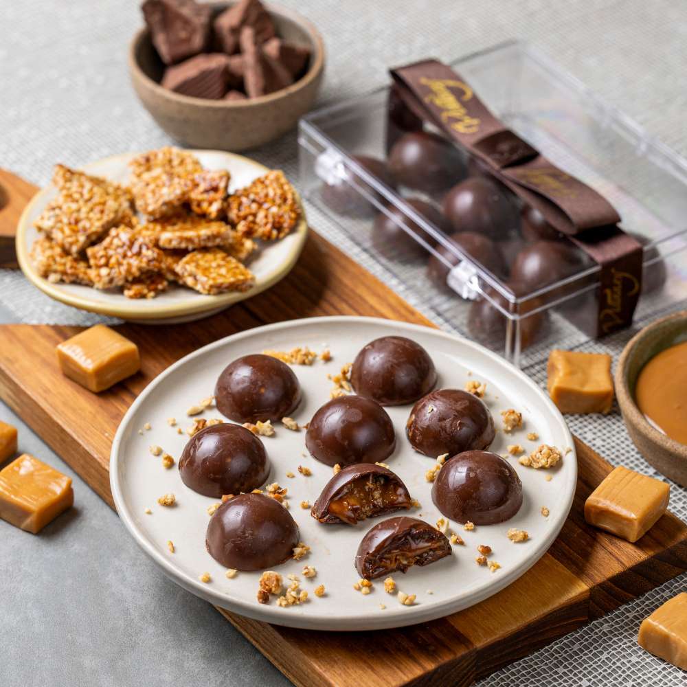 Caixa Mini Trufas de Chocolate Meio Amargo com Caramelo e Praliné