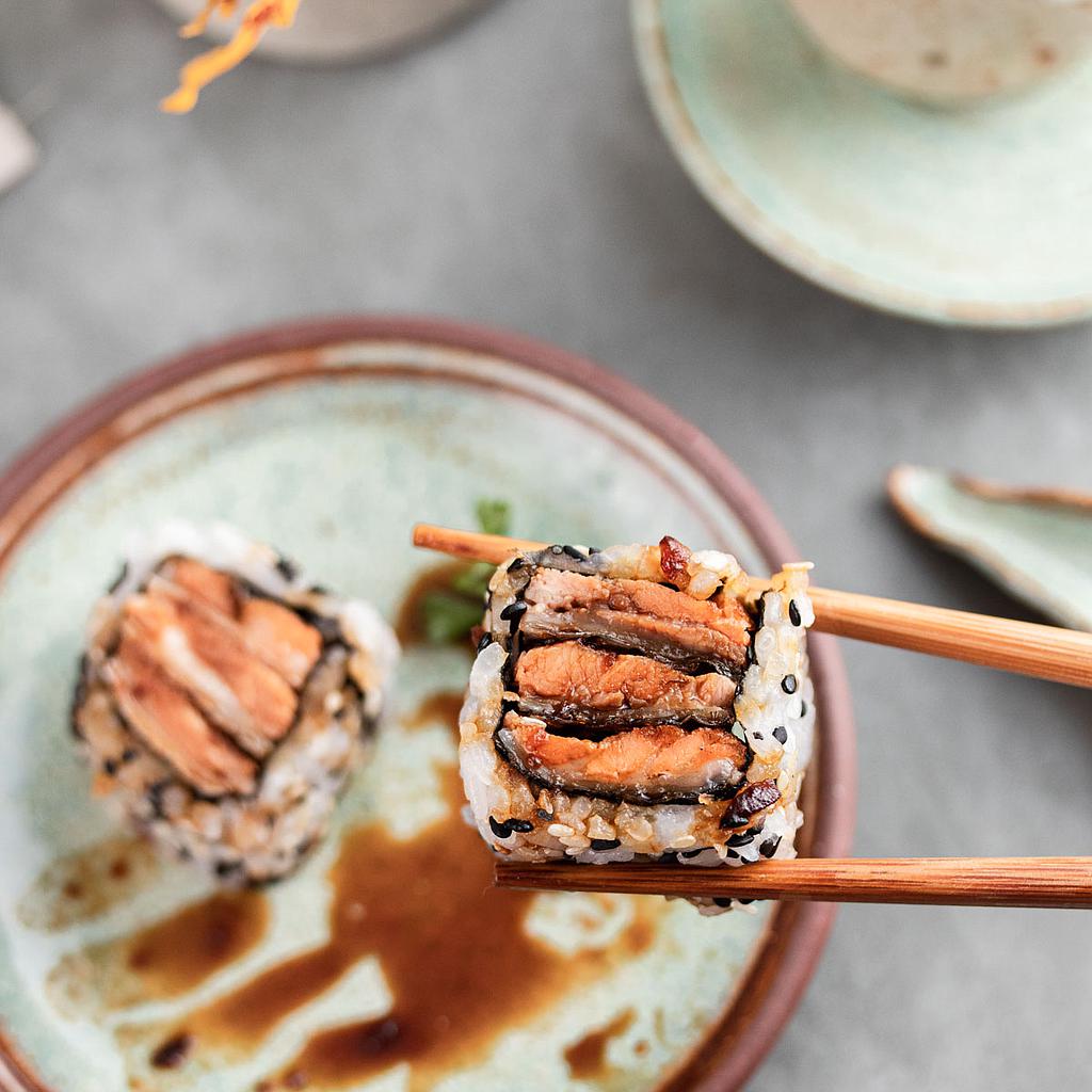 Uramaki de Pele de Salmão (8 un.)