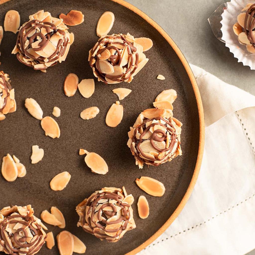 Mini Brigadeiro com Amêndoas Laminadas